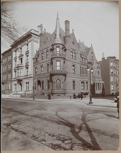 Die Residenz von George Jay Gould und benachbarte Häuser an der 5th Avenue und 67th Street, New York, 1899 oder 1900 von Byron Company